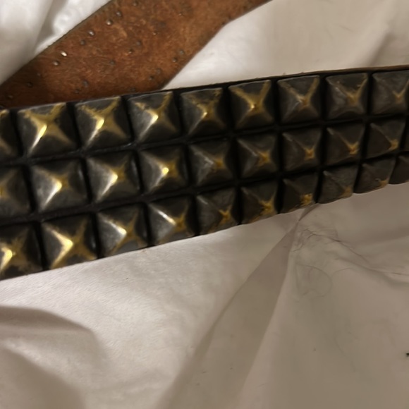 triple studded distressed leather belt - Picture 2 of 6